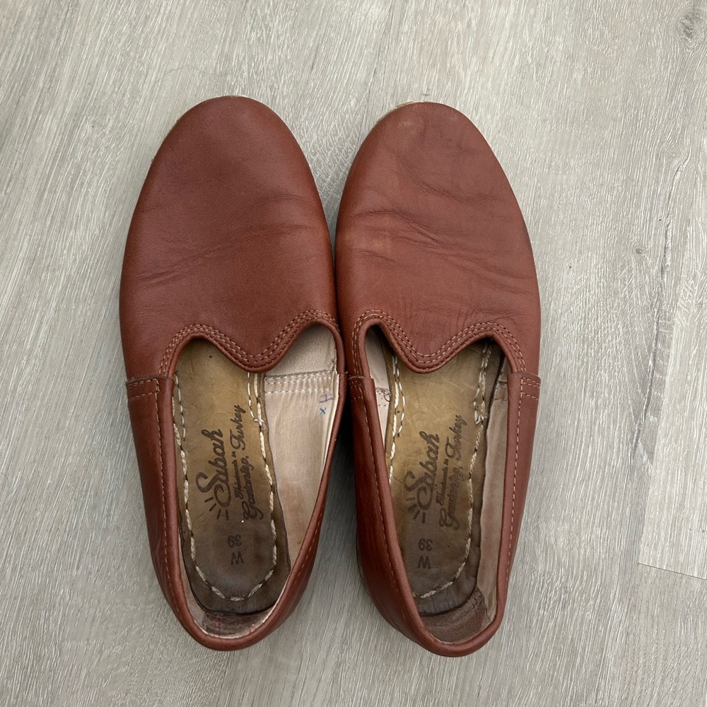 Handmade brown leather Sabahs